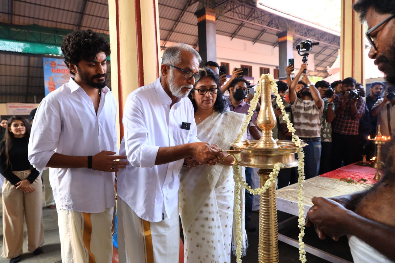 അരുൺ ഗോപിനിർമ്മാണരംഗത്തേക്ക്,  ആദ്യചിത്രത്തിന് ആരംഭം കുറിച്ചു.